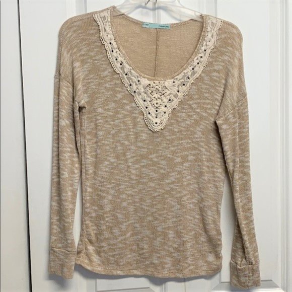 Maurices Tan White Lace & Divots V Neck Long Sleeve Rayon Blend Knit Top Size M - Picture 1 of 5